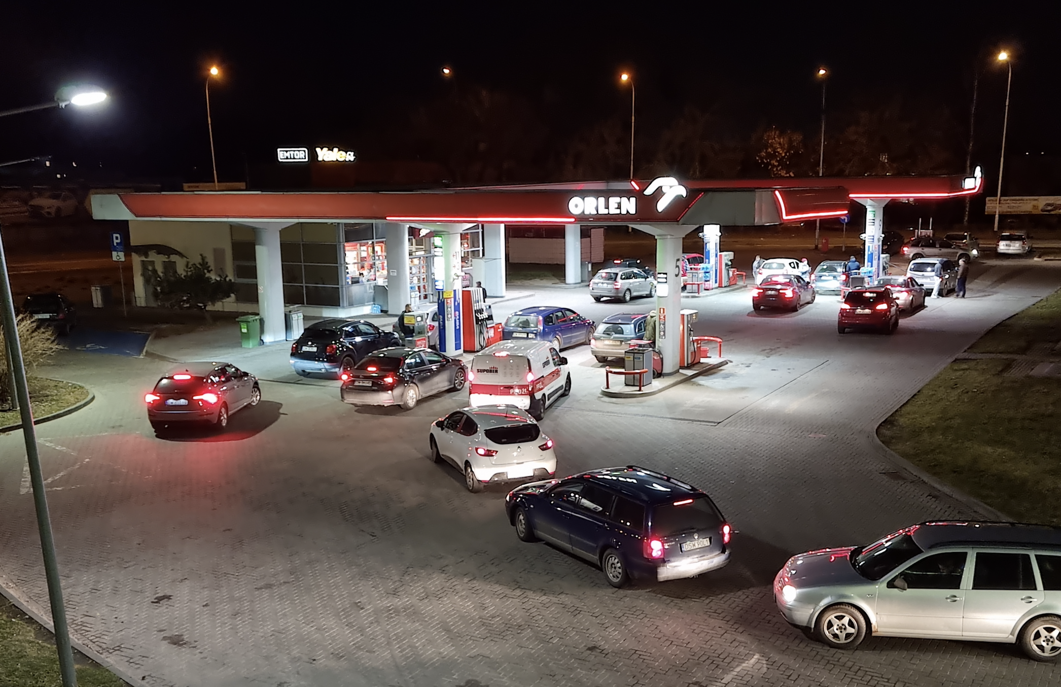 Long lines at gas stations as prices skyrocket