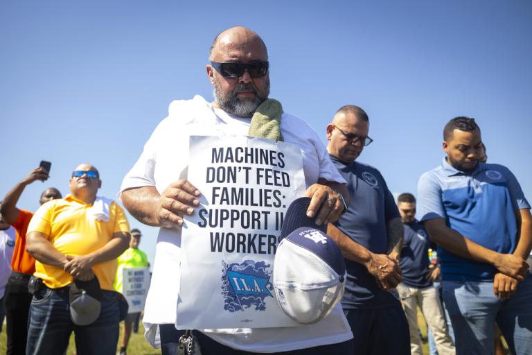 dock worker strike by Annie Mulligan, ASSOCIATED PRESS